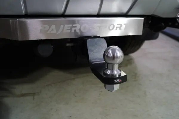 Фаркоп (надпись Pajero Sport, шар Е из нержавеющей стали)