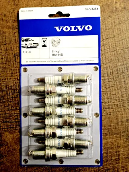 Свечи зажигания комплект Volvo оригинал 30731383