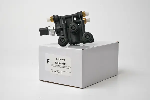 Блок клапанов пневмоподвески задний RRS L320 2005