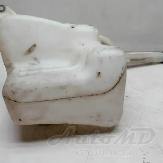 Бачок стеклоомывателя с мотором
