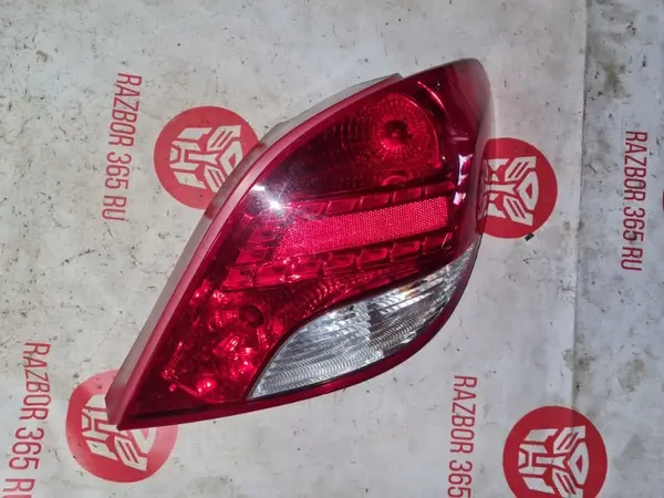 Фонарь Peugeot 207 WC EP6 EUR 5 2011 прав. (б/у)