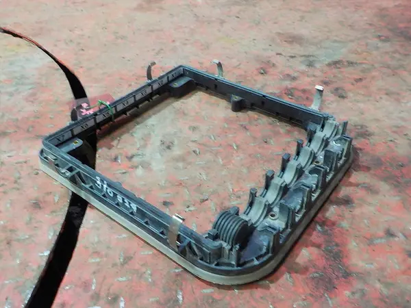 0005401023 MERCEDES Кронштейн электроразъемов, № XF310727