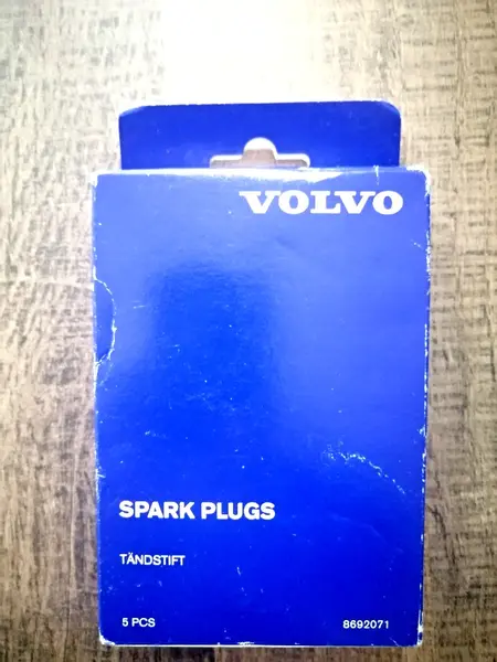 Свечи зажигания комплект Volvo оригинал 8692071