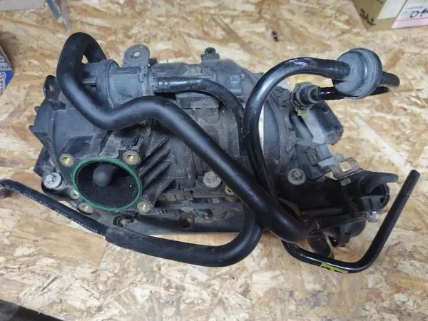 Коллектор впускной Opel Corsa D (2006-2010) 55557905 | 55557