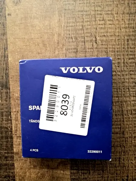 Свечи зажигания Volvo оригинал 31673604 32290011