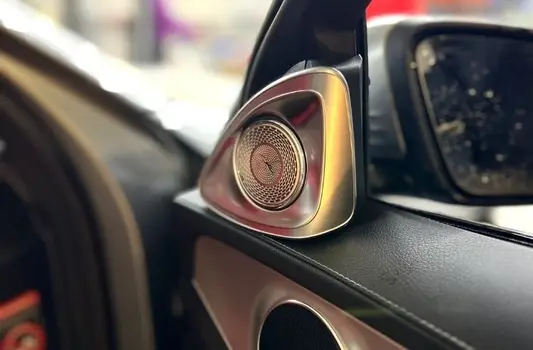 Динамики с подсветкой Mercedes C класс W205 рест стиль Burmester 4D