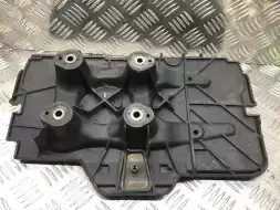 Полка аккумулятора Volkswagen Bora Bora (1J) 1998 - 2005; ATD; 2001; 1j0915333a;